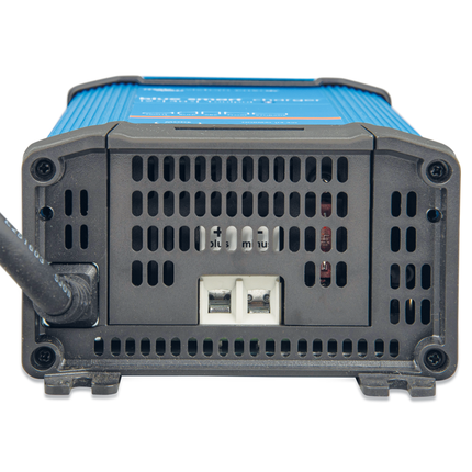 Victron - Batterieladegerät 12 V 30 A, IP22 BlueSmart12V30A/1 - Hischier Auto AG