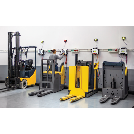 GYSFLASH - 103.24 CNT FV Werkstattladegerät 6 - 12 V - 24 V - 100 A GFP10324 - Hischier Auto AG