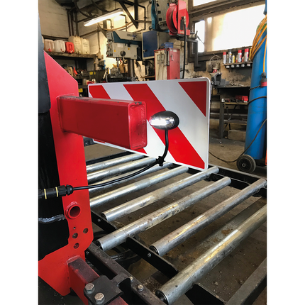 Satz Warntafeln mit LED-Leuchten für Überbreite